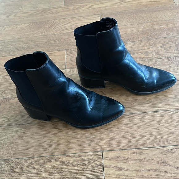 Women’s black boots with a 1-1/2 inch heel - Picture 2 of 5